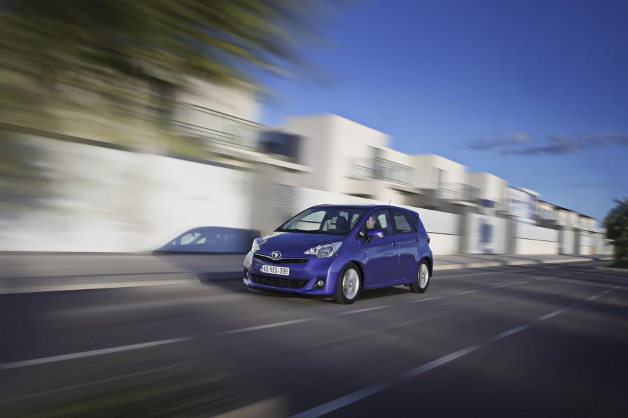  Toyota Verso-S 2010 года  (фото 82 из 109)